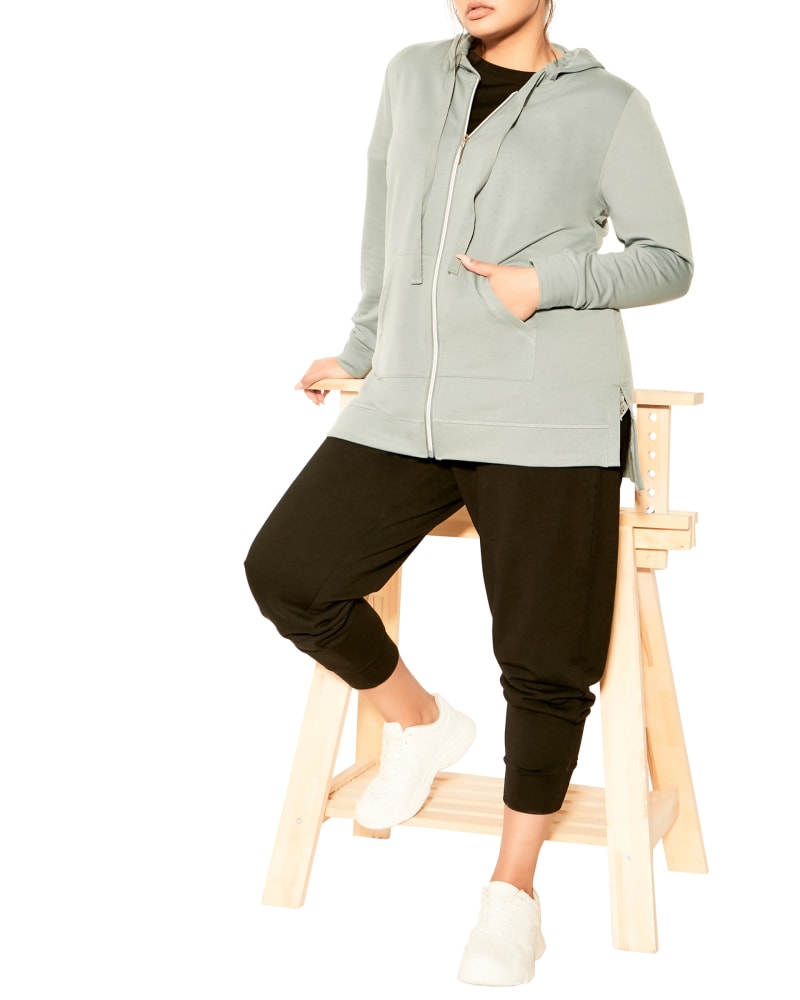 Plus size model wearing  by Zim & Zoe | Dia&Co | dia_product_style_image_id:185454
